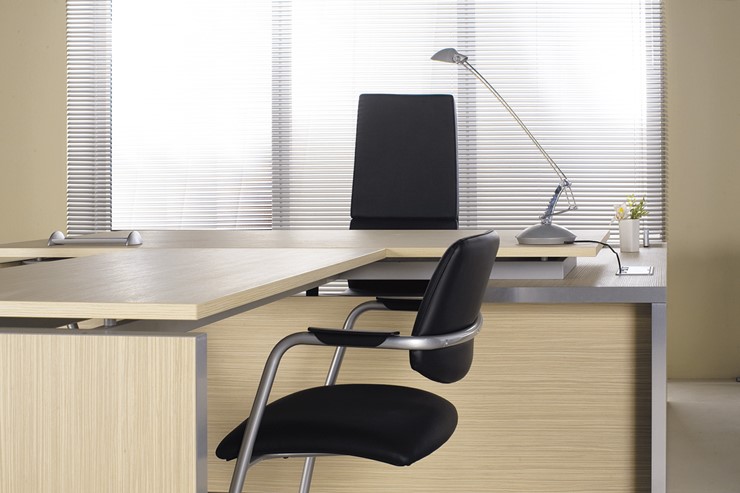 Офисный стол для директора Reventon, зебрано песочный, правый (180х90х76) МЕ 130 в Томске - изображение 3